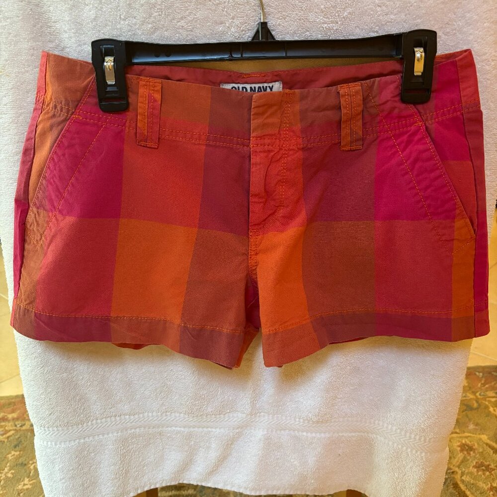 OLD NAVY SHORTS - SIZE 4